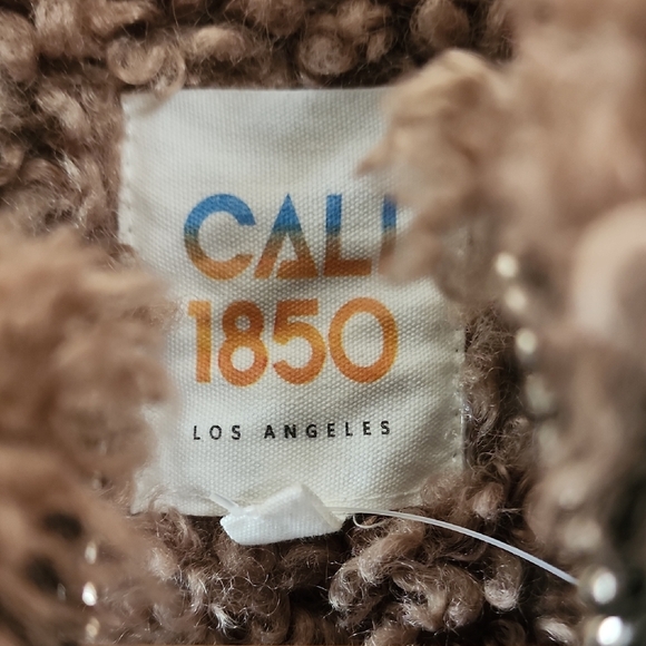 Cozy Shearling-Lined Vest - Green and Brown - Picture 2 of 6